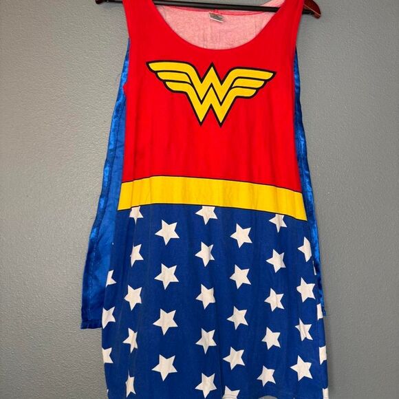 DC Comics Other - Wonder Woman Costume Dress Women’s L/G Red Blue Cape Halloween